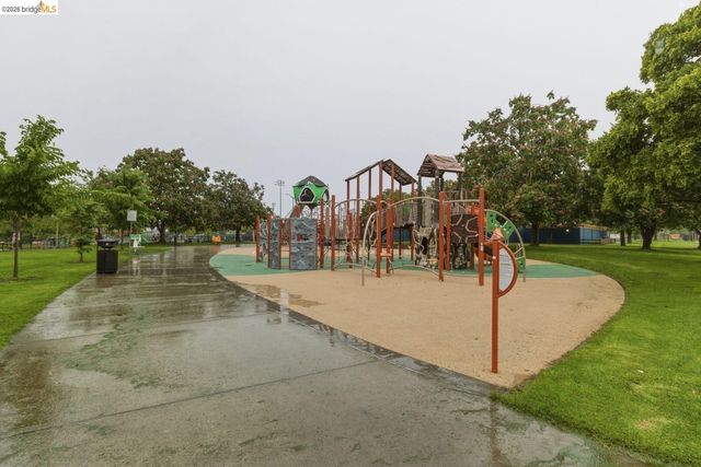 1324 Burnett St, Berkeley, CA 94702
