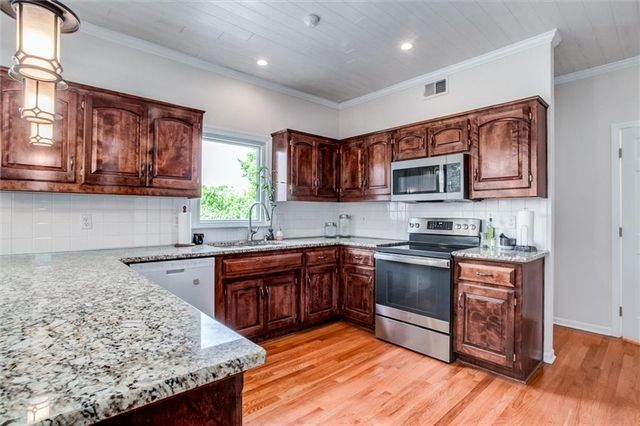 5416 Oakview Street, Shawnee, KS 66216