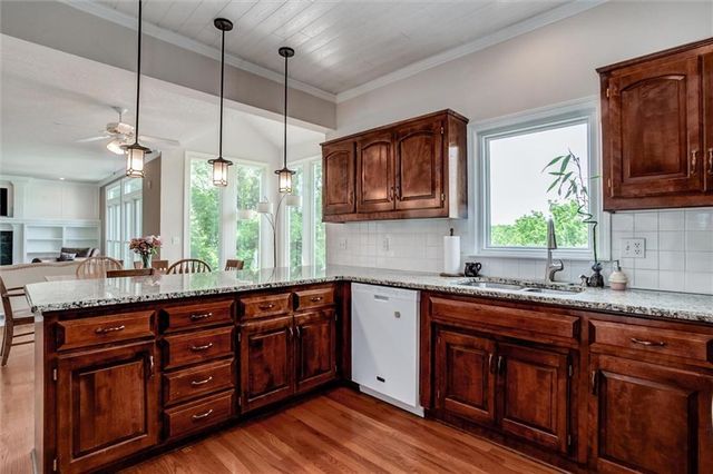5416 Oakview Street, Shawnee, KS 66216