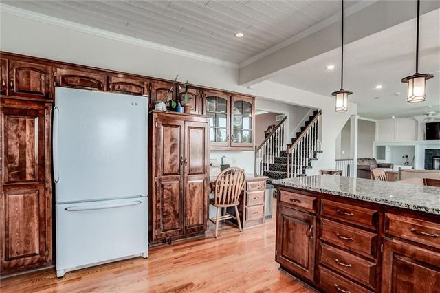 5416 Oakview Street, Shawnee, KS 66216