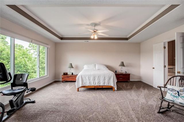 5416 Oakview Street, Shawnee, KS 66216