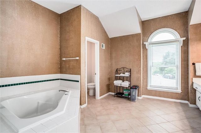 5416 Oakview Street, Shawnee, KS 66216