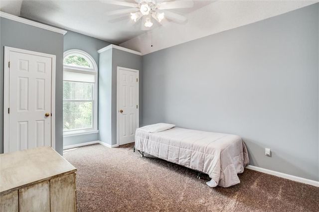 5416 Oakview Street, Shawnee, KS 66216