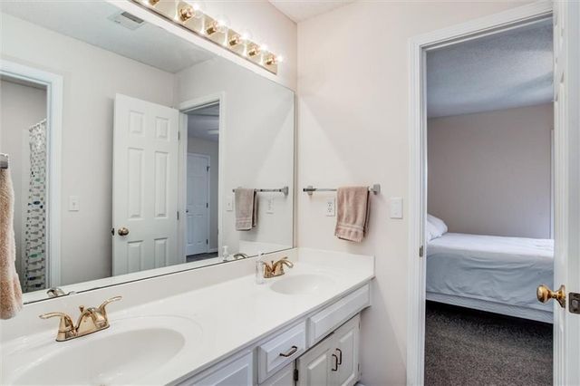 5416 Oakview Street, Shawnee, KS 66216