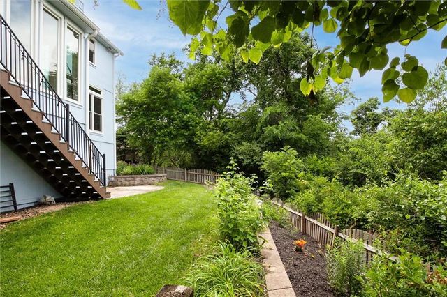 5416 Oakview Street, Shawnee, KS 66216
