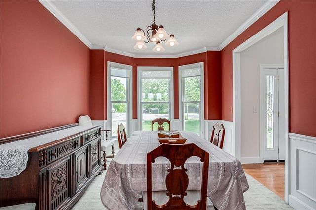 5416 Oakview Street, Shawnee, KS 66216