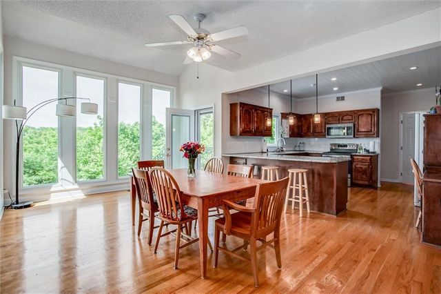 5416 Oakview Street, Shawnee, KS 66216