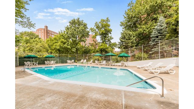 601 Kappock St Apt 2F, New York City, NY 10463