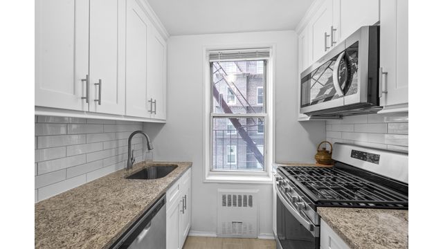 601 Kappock St Apt 2F, New York City, NY 10463