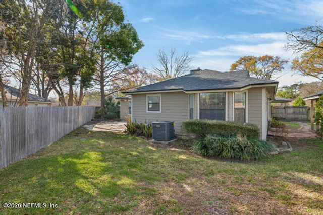 14423 POND PL Drive, Jacksonville, FL 32223