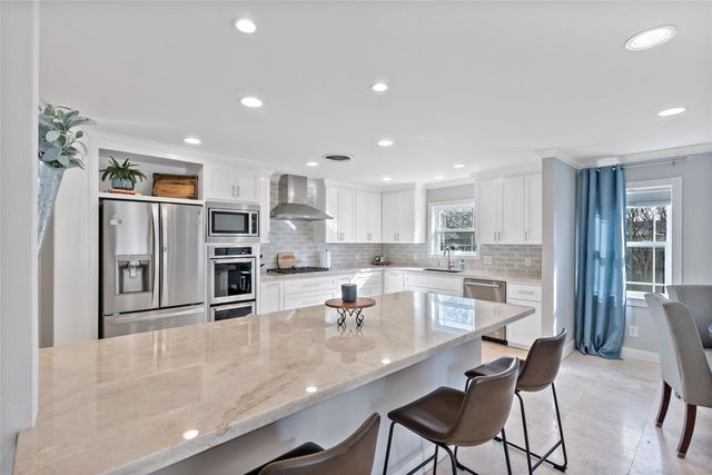 507 Crescent Drive, Bryan, TX 77801