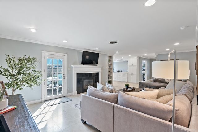 507 Crescent Drive, Bryan, TX 77801