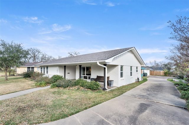 507 Crescent Drive, Bryan, TX 77801