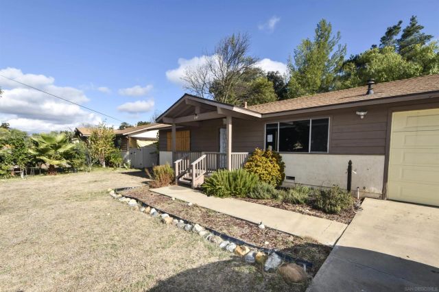 842 11th Street, Ramona, CA 92065