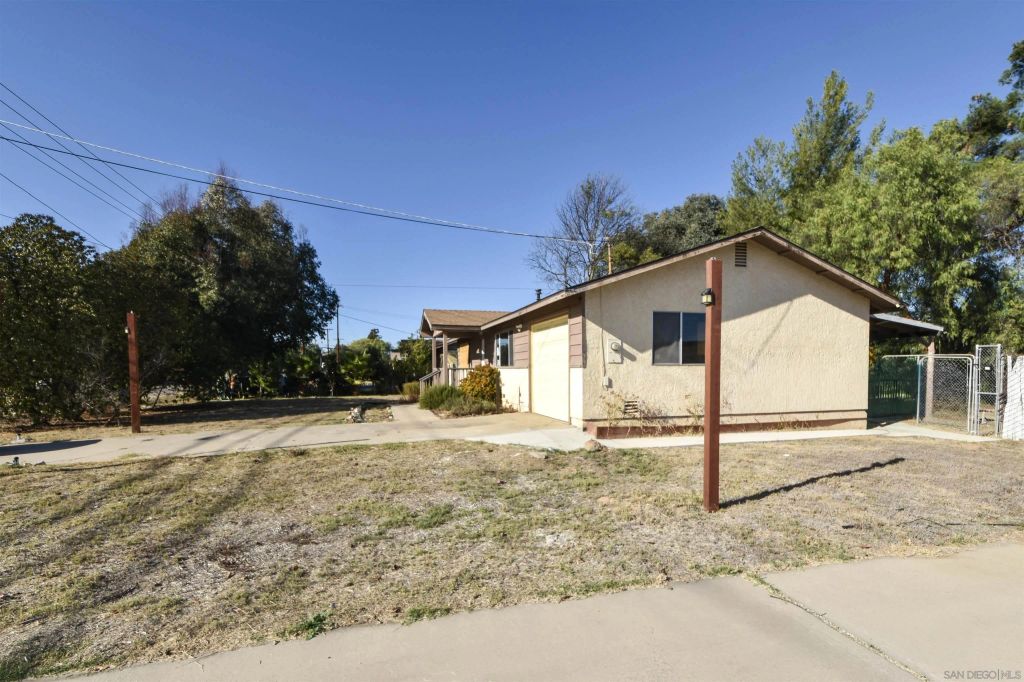 842 11th Street, Ramona, CA 92065