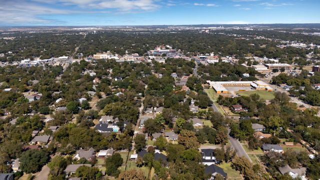 503 W Earl Street, Cleburne, TX 76033