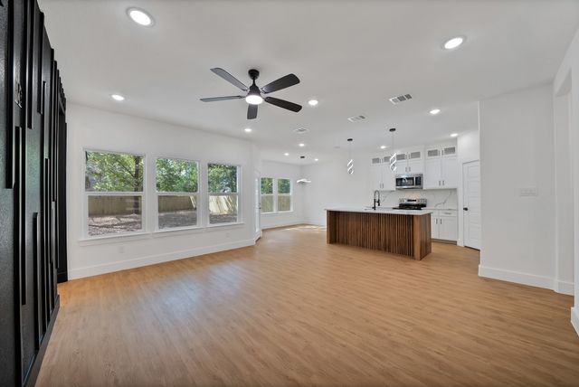 503 W Earl Street, Cleburne, TX 76033