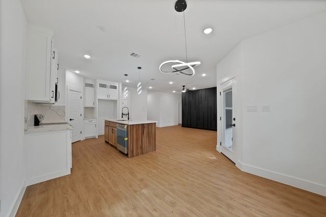 503 W Earl Street, Cleburne, TX 76033