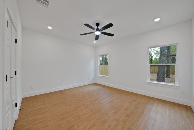 503 W Earl Street, Cleburne, TX 76033