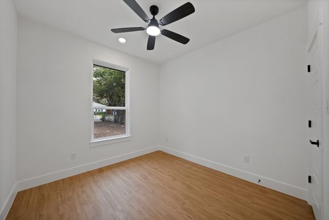 503 W Earl Street, Cleburne, TX 76033