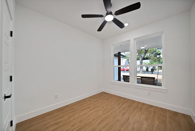 503 W Earl Street, Cleburne, TX 76033
