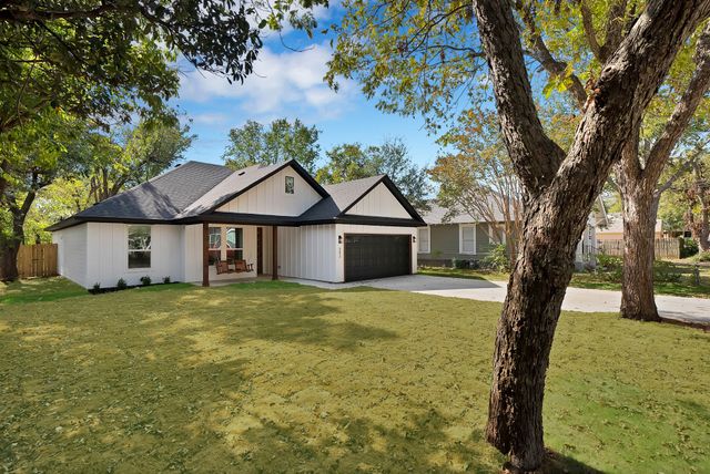 503 W Earl Street, Cleburne, TX 76033