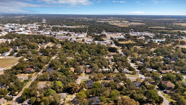 503 W Earl Street, Cleburne, TX 76033