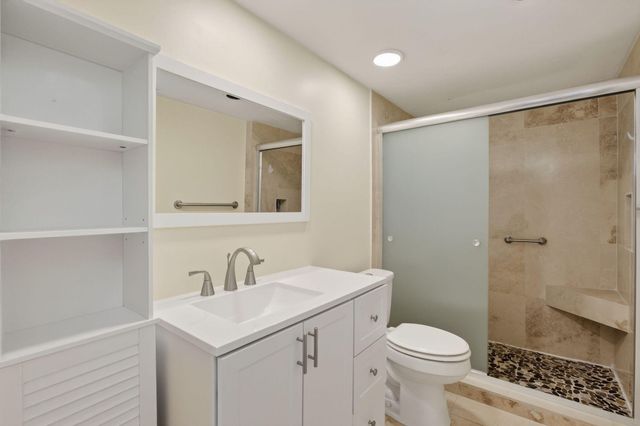 300 SW 130TH Terrace 202B, Pembroke Pines, FL 33027