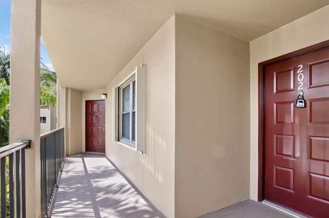 300 SW 130TH Terrace 202B, Pembroke Pines, FL 33027