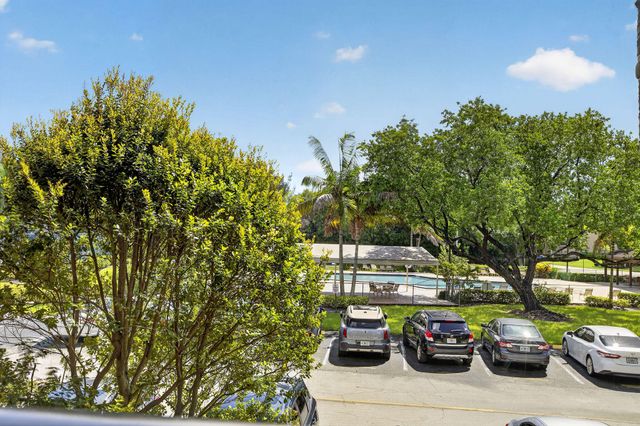 300 SW 130TH Terrace 202B, Pembroke Pines, FL 33027