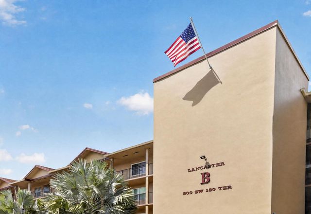 300 SW 130TH Terrace 202B, Pembroke Pines, FL 33027