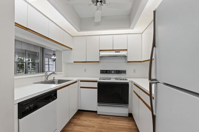 300 SW 130TH Terrace 202B, Pembroke Pines, FL 33027
