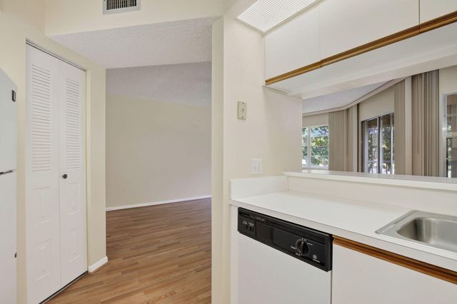300 SW 130TH Terrace 202B, Pembroke Pines, FL 33027