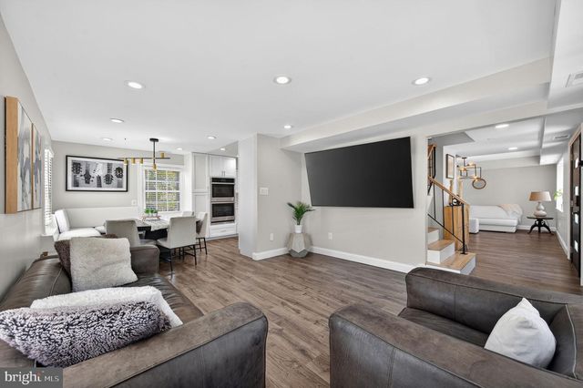 4202 MINSTRELL LN, Fairfax, VA 22033