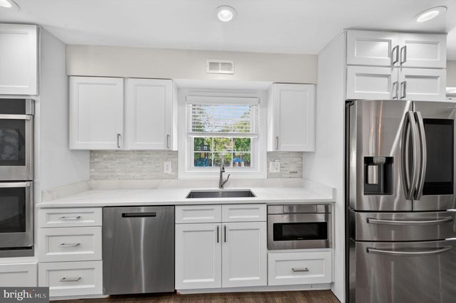 4202 MINSTRELL LN, Fairfax, VA 22033