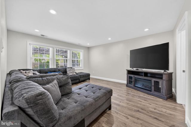4202 MINSTRELL LN, Fairfax, VA 22033
