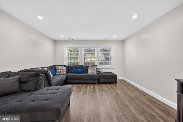4202 MINSTRELL LN, Fairfax, VA 22033
