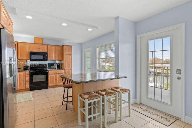 23 Royal Palm Pt B, Vero Beach, FL 32960
