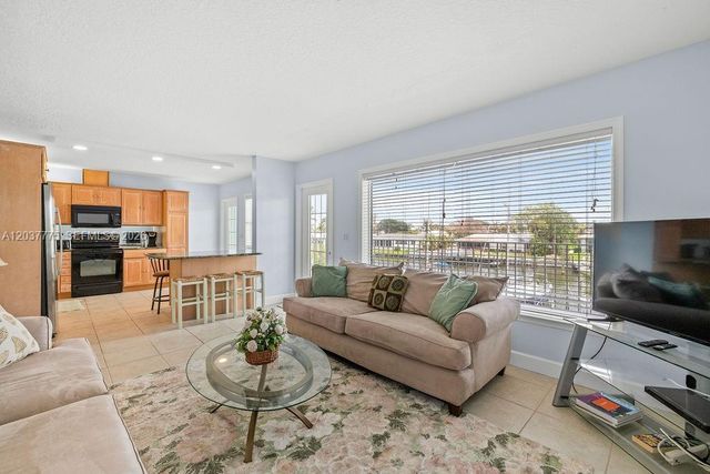 23 Royal Palm Pt B, Vero Beach, FL 32960