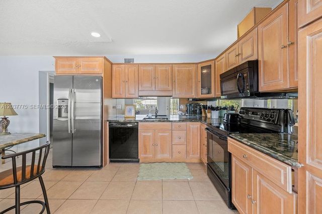 23 Royal Palm Pt B, Vero Beach, FL 32960