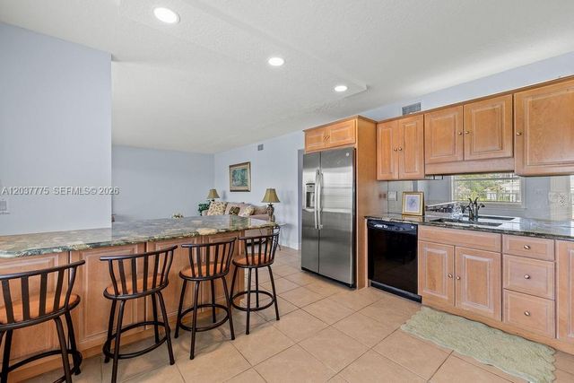 23 Royal Palm Pt B, Vero Beach, FL 32960
