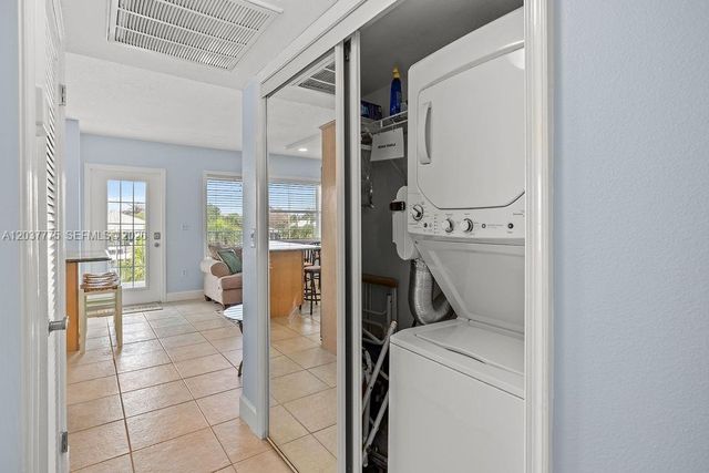 23 Royal Palm Pt B, Vero Beach, FL 32960
