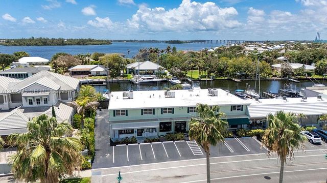 23 Royal Palm Pt B, Vero Beach, FL 32960