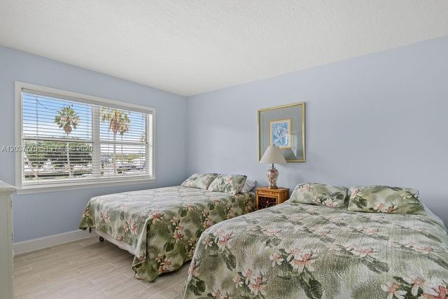 23 Royal Palm Pt B, Vero Beach, FL 32960
