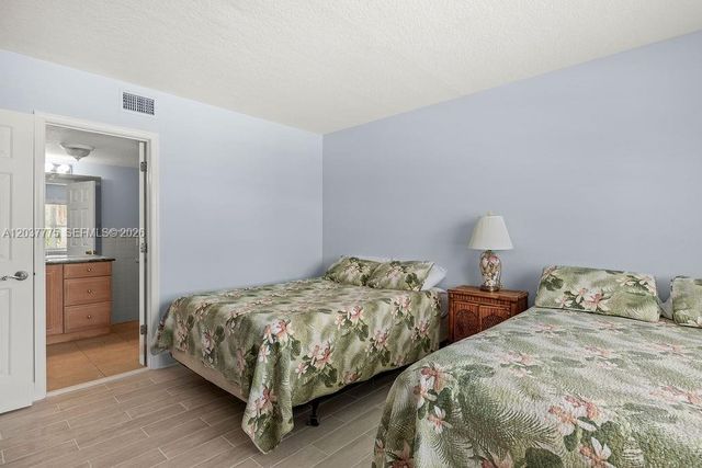 23 Royal Palm Pt B, Vero Beach, FL 32960