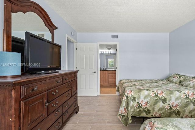 23 Royal Palm Pt B, Vero Beach, FL 32960