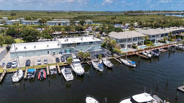 23 Royal Palm Pt B, Vero Beach, FL 32960