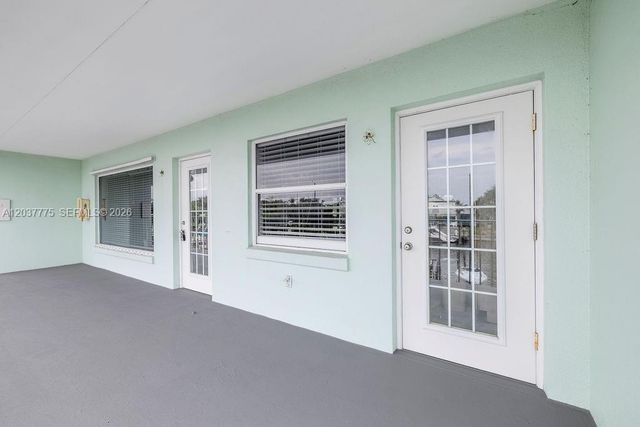 23 Royal Palm Pt B, Vero Beach, FL 32960