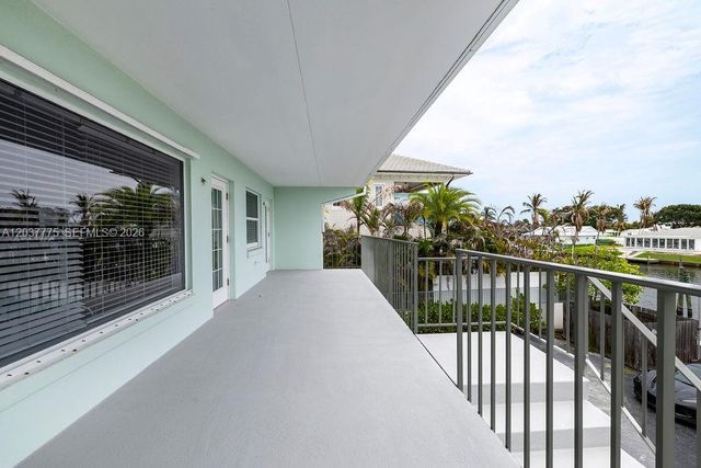23 Royal Palm Pt B, Vero Beach, FL 32960