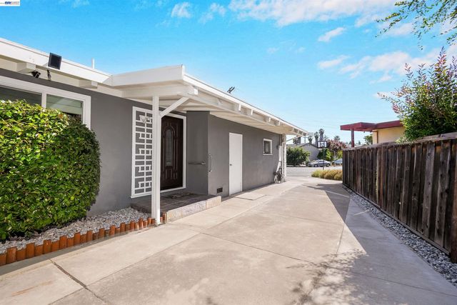 30562 Troon Pl, Hayward, CA 94544